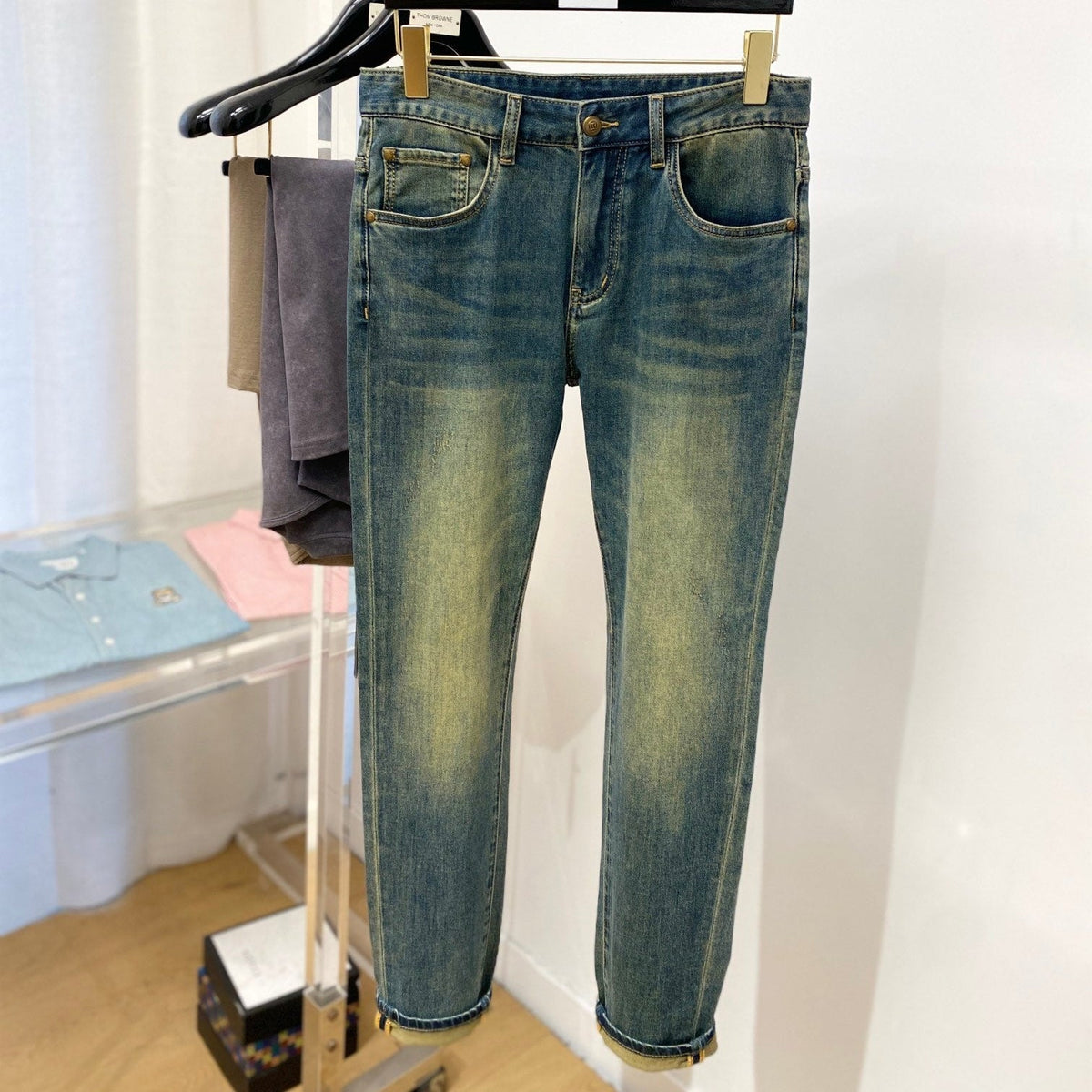 LV STRAIGHT LEG JEANS 239598