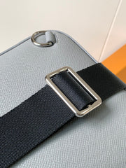 AVENUE SLINGBAG 31 IN GREY TAIGA LEATHER