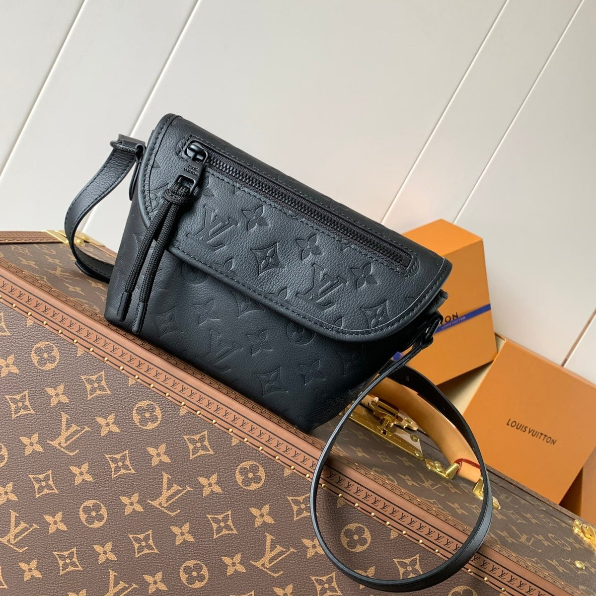 LV 25S PULSE WEARABLE WALLET 22 IN BLACK MONOGRAM SHADOW EMBOSSED CALFSKIN