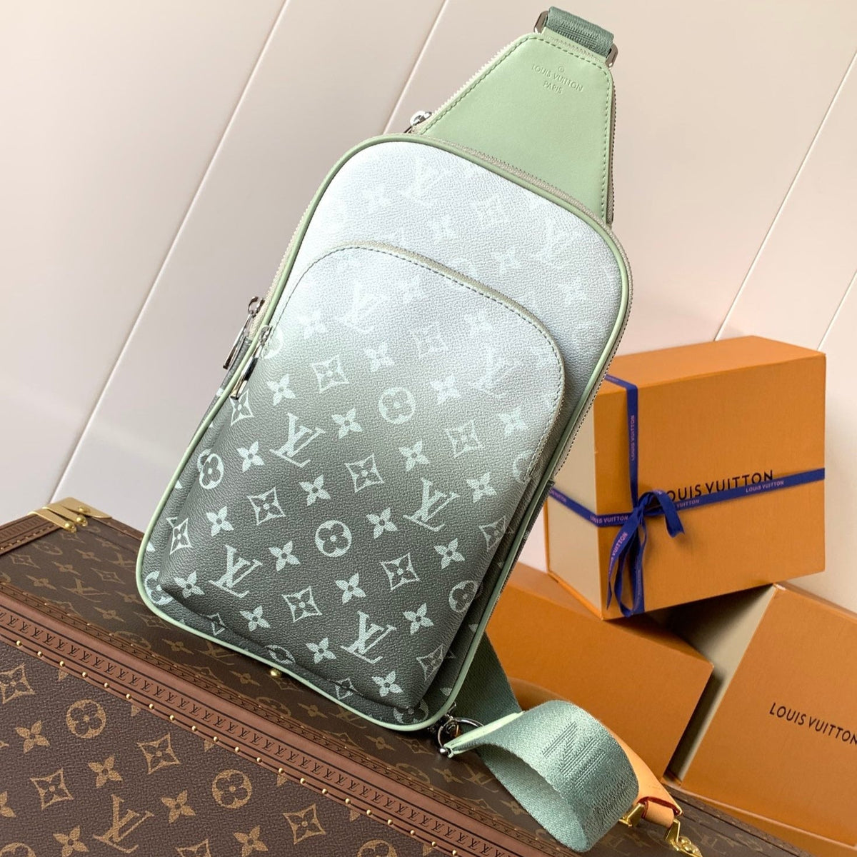 AVENUE SLINGBAG 31 IN WHITE AND BLACK OMBRE MONOGRAM CANVAS