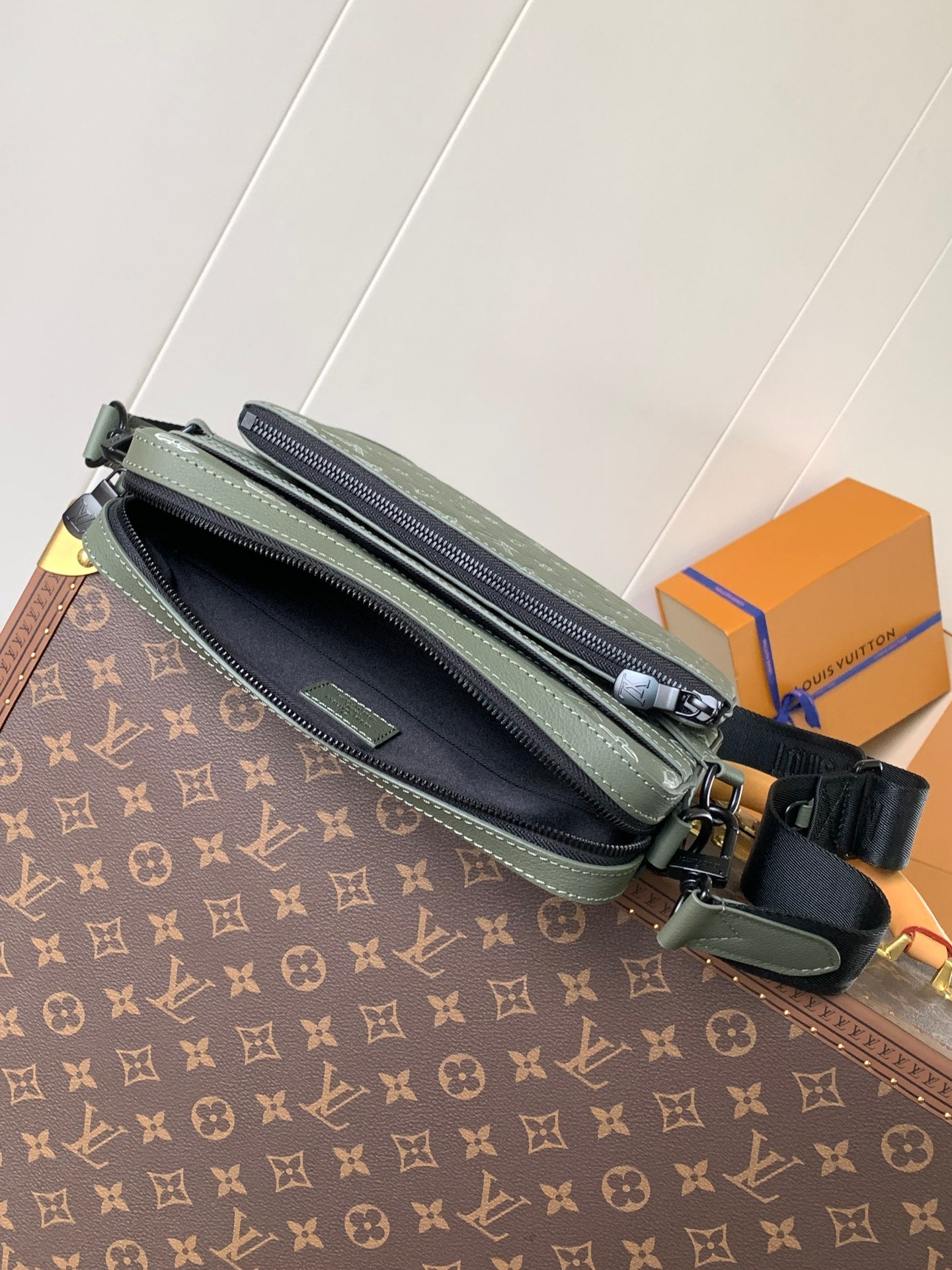 TRIO MESSENGER BAG 25 IN GREEN MONOGRAM SHADOW CALFSKIN