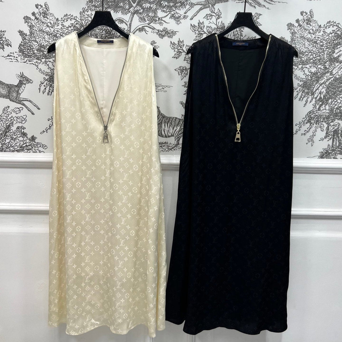 LV SLEEVELESS V-NECK DRESS WITH ZIPPER 274540