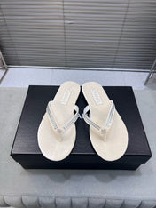 CRYSTAL THONG SANDAL IN WHITE CREAM SUEDE