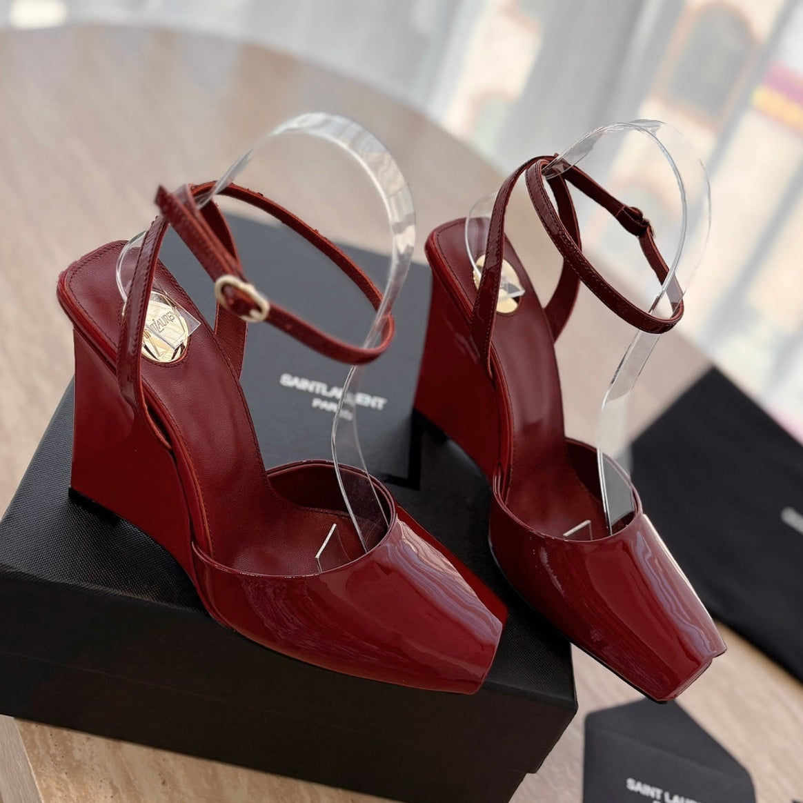LA SCANDALE HIGH 10 CM WEDGE SANDALS IN CRIMSON RED PATENT LEATHER