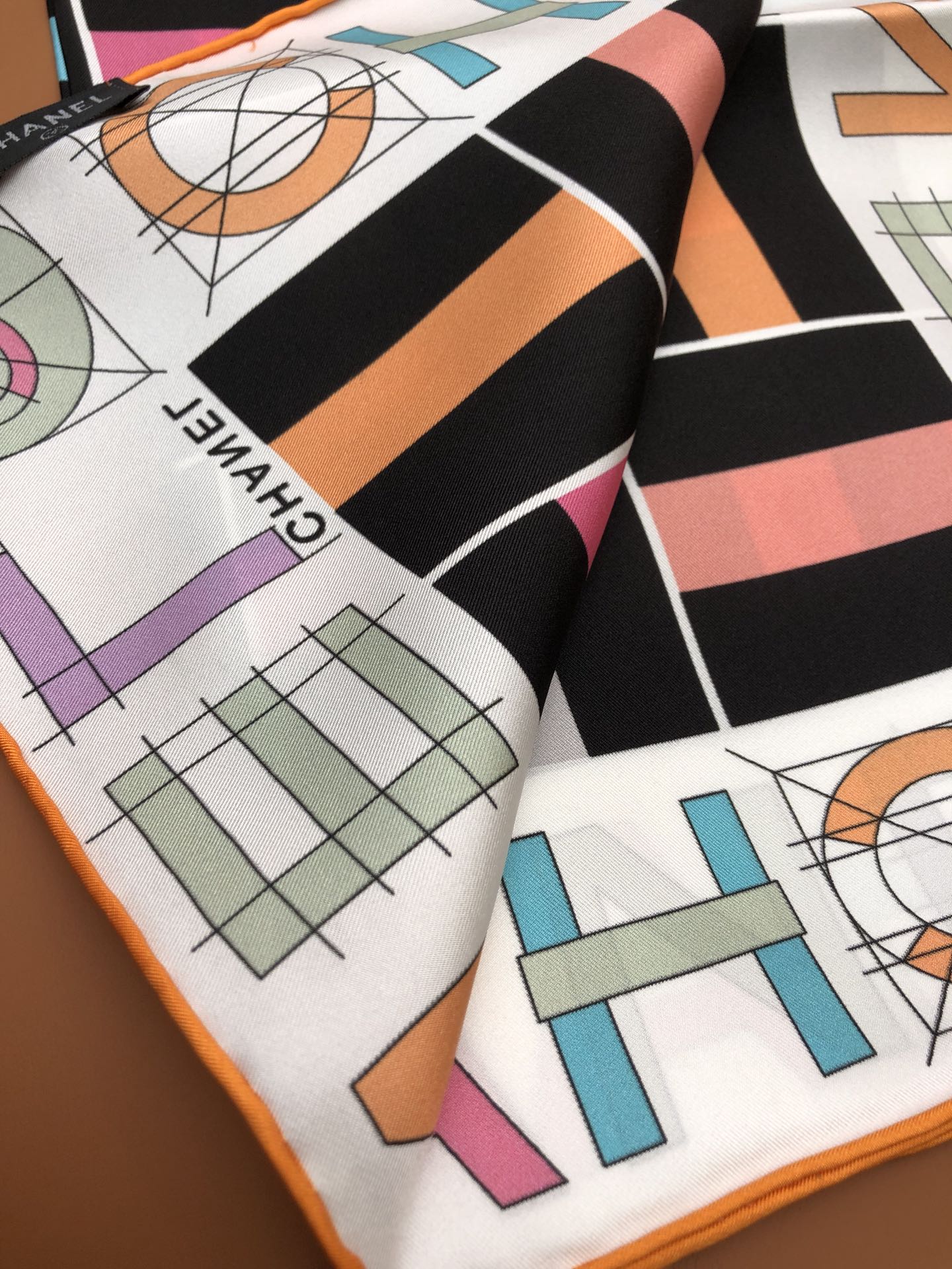 CHANEL 25S SCARF 90 IN SILK 704583