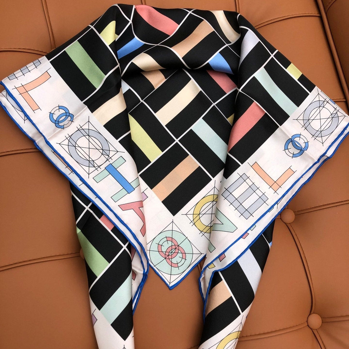 CHANEL 25S SCARF 90 IN SILK 704584