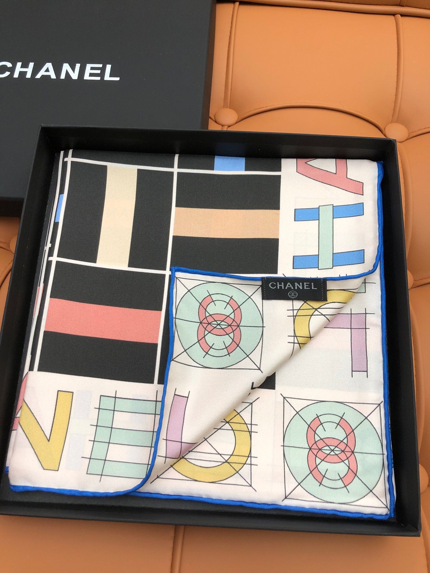 CHANEL 25S SCARF 90 IN SILK 704584