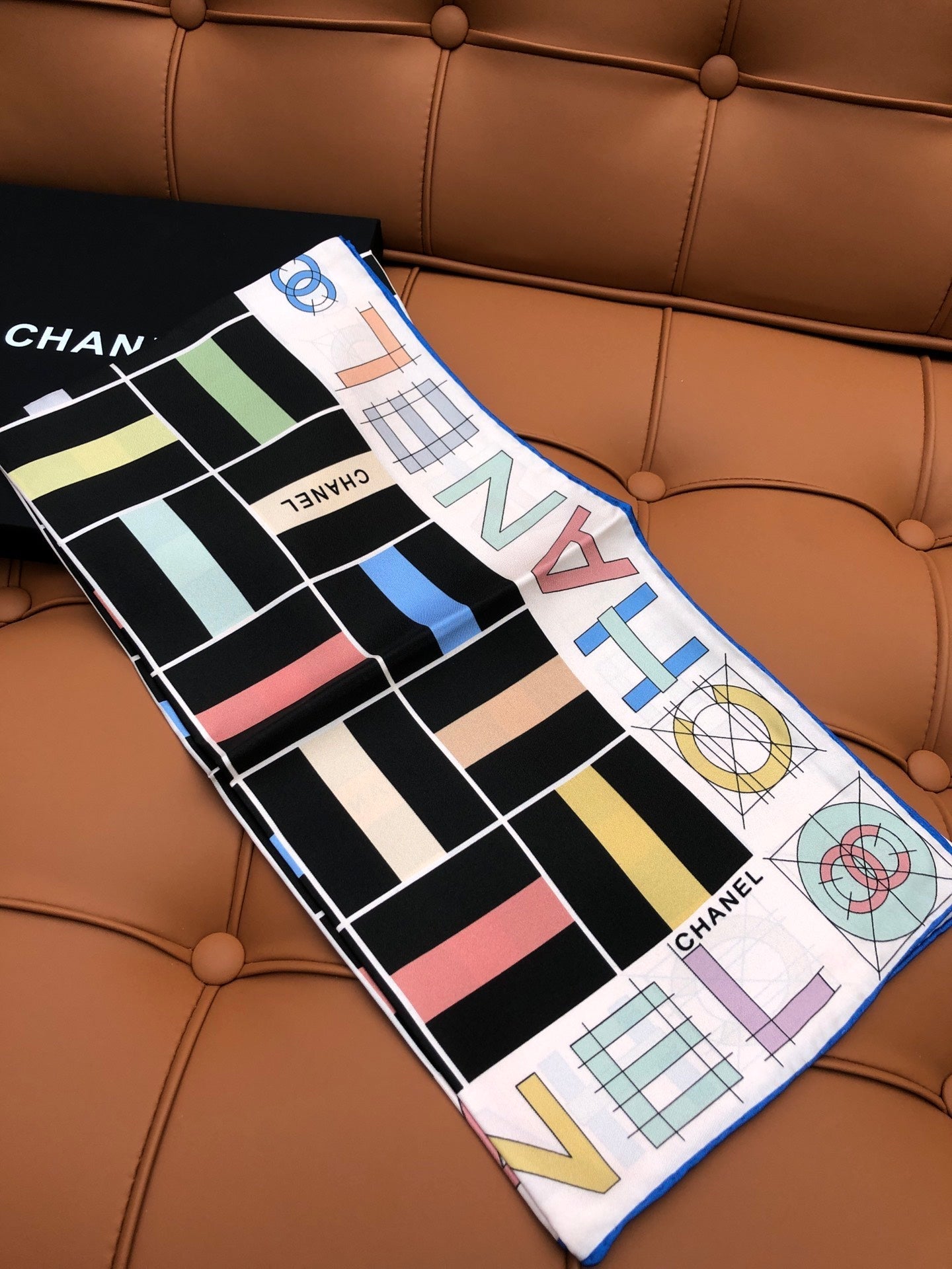 CHANEL 25S SCARF 90 IN SILK 704584