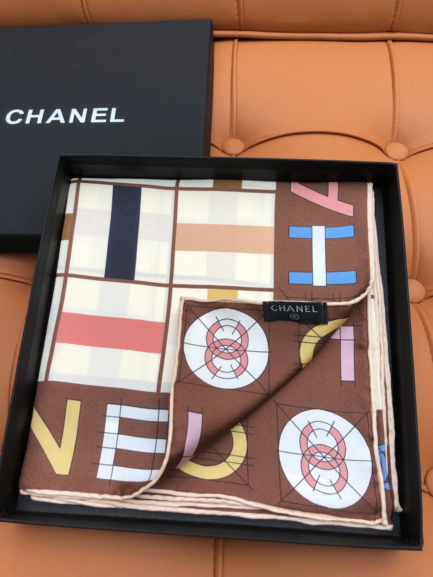 CHANEL 25S SCARF 90 IN SILK 704586