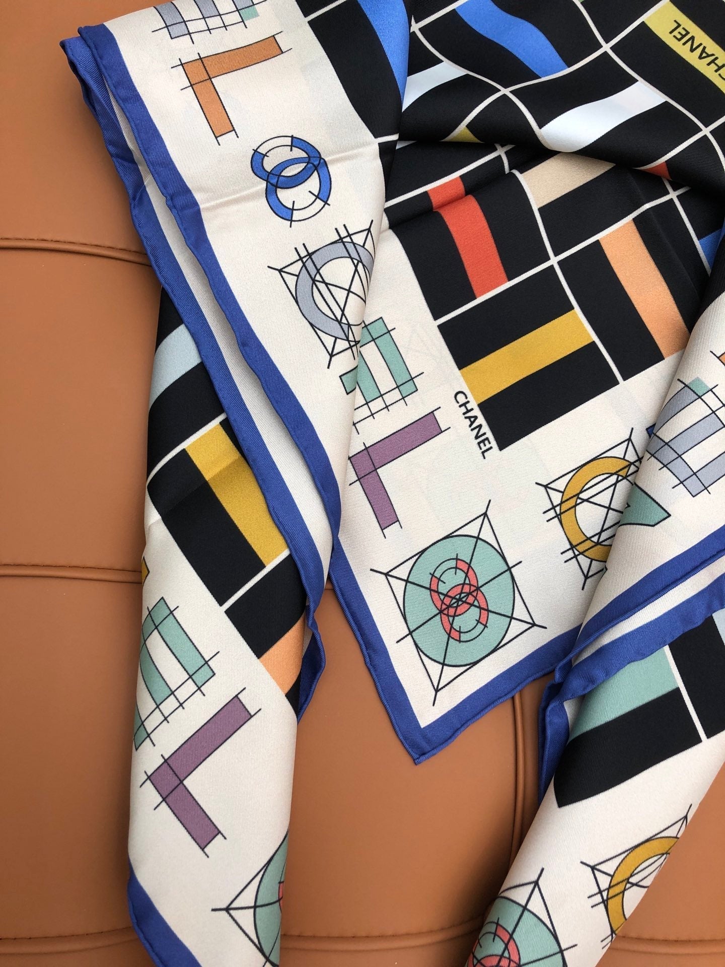 CHANEL 25S SCARF 90 IN SILK 704587