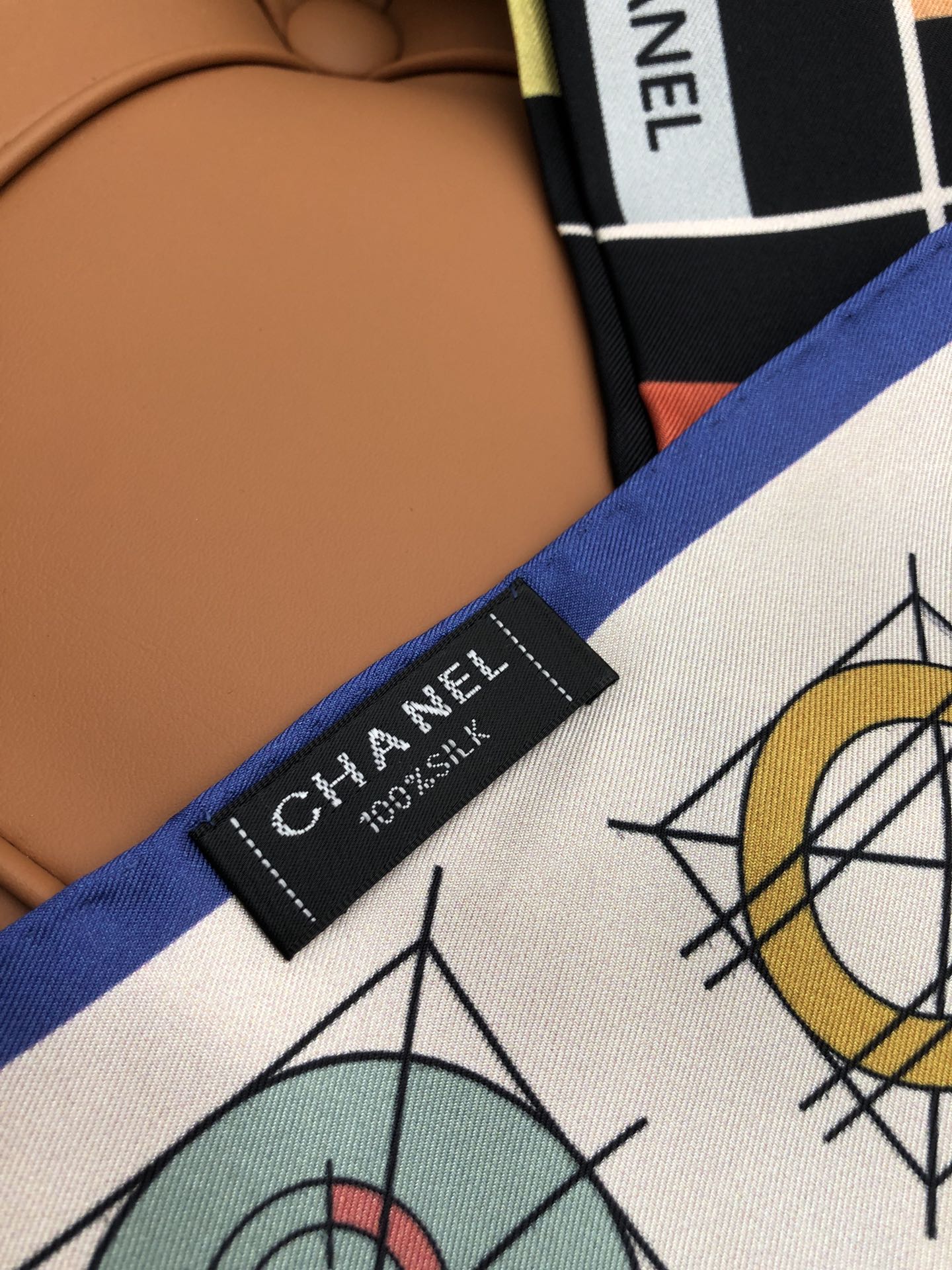 CHANEL 25S SCARF 90 IN SILK 704587