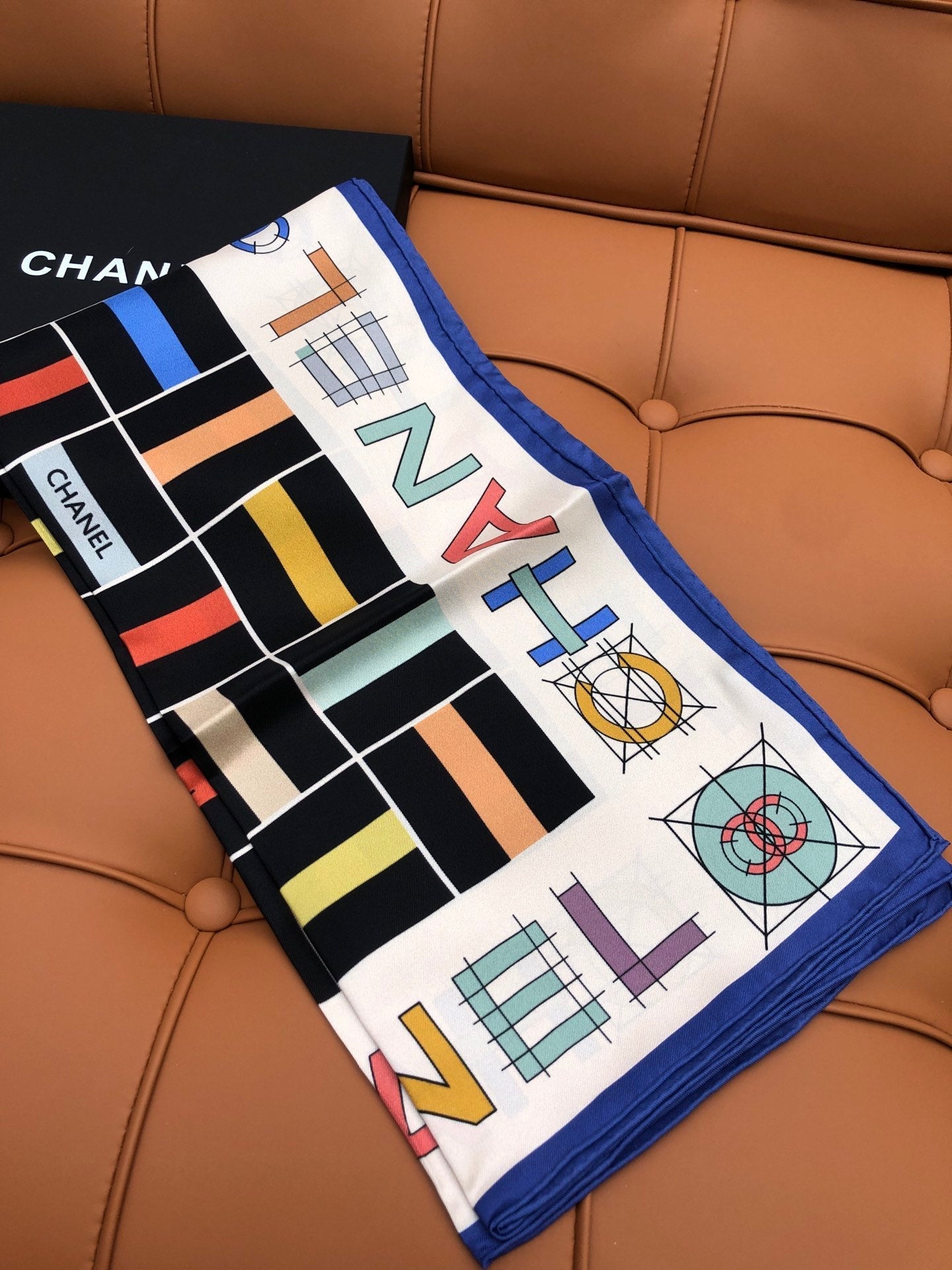 CHANEL 25S SCARF 90 IN SILK 704587
