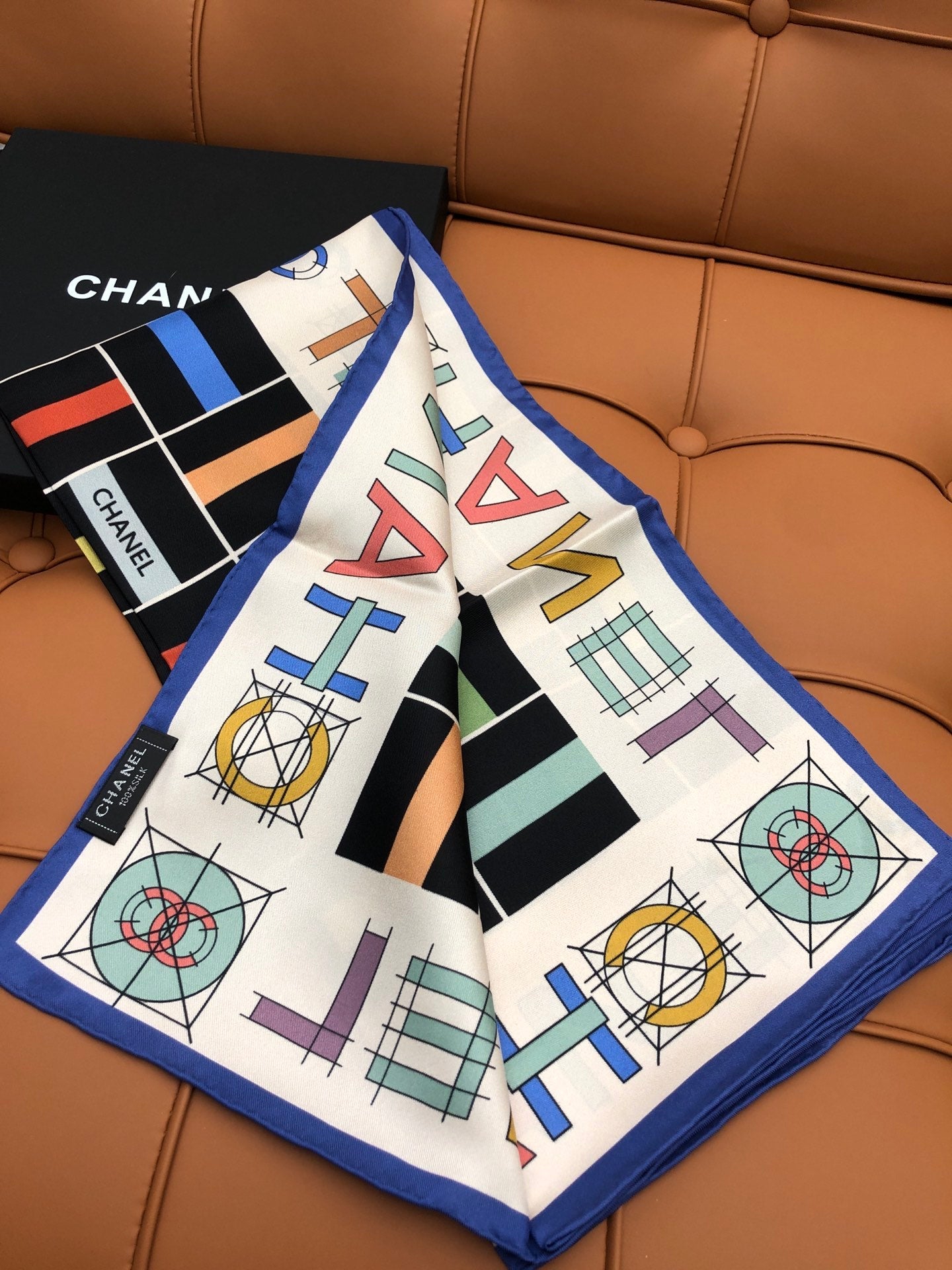 CHANEL 25S SCARF 90 IN SILK 704587