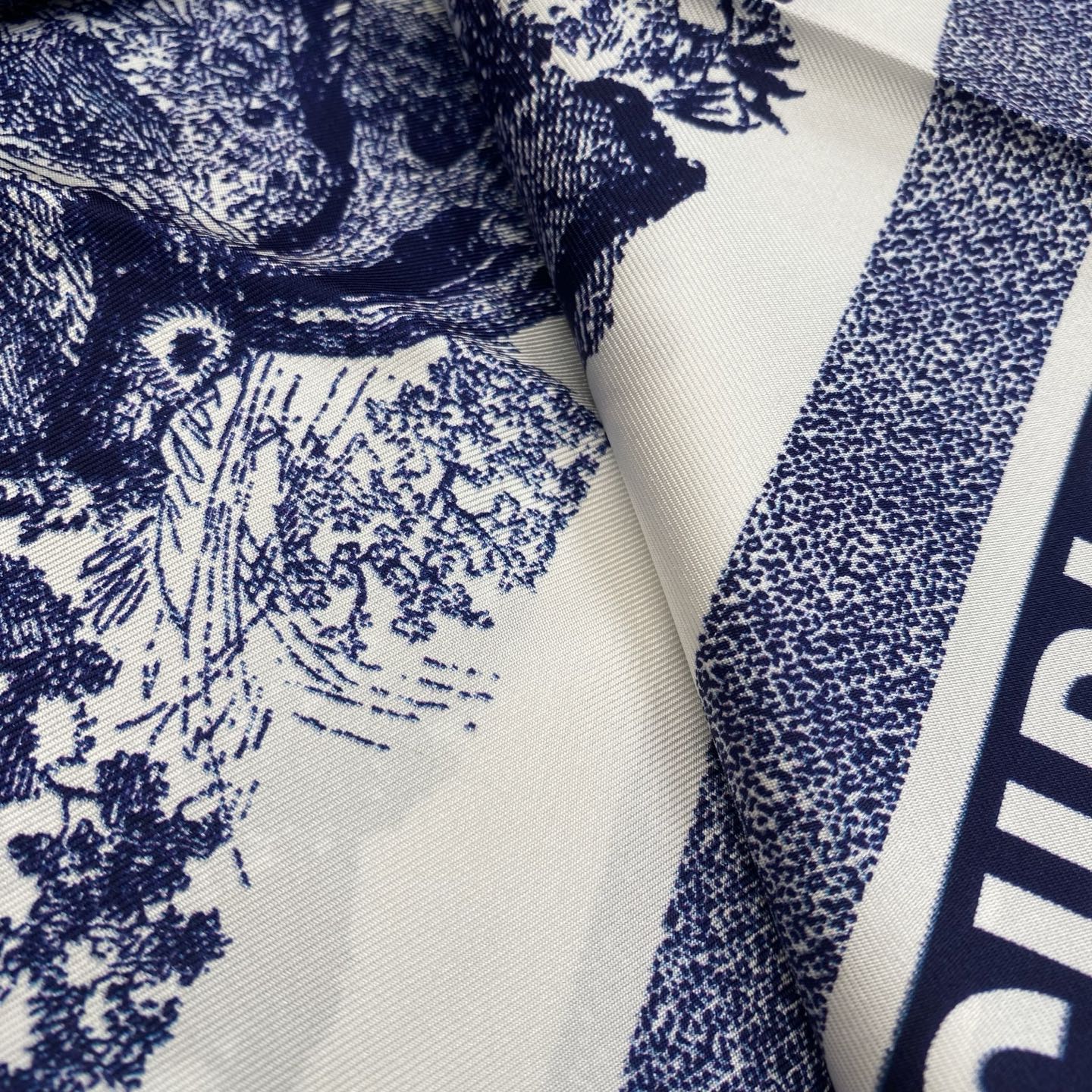 DIOR SCARF 90 IN SILK 704599