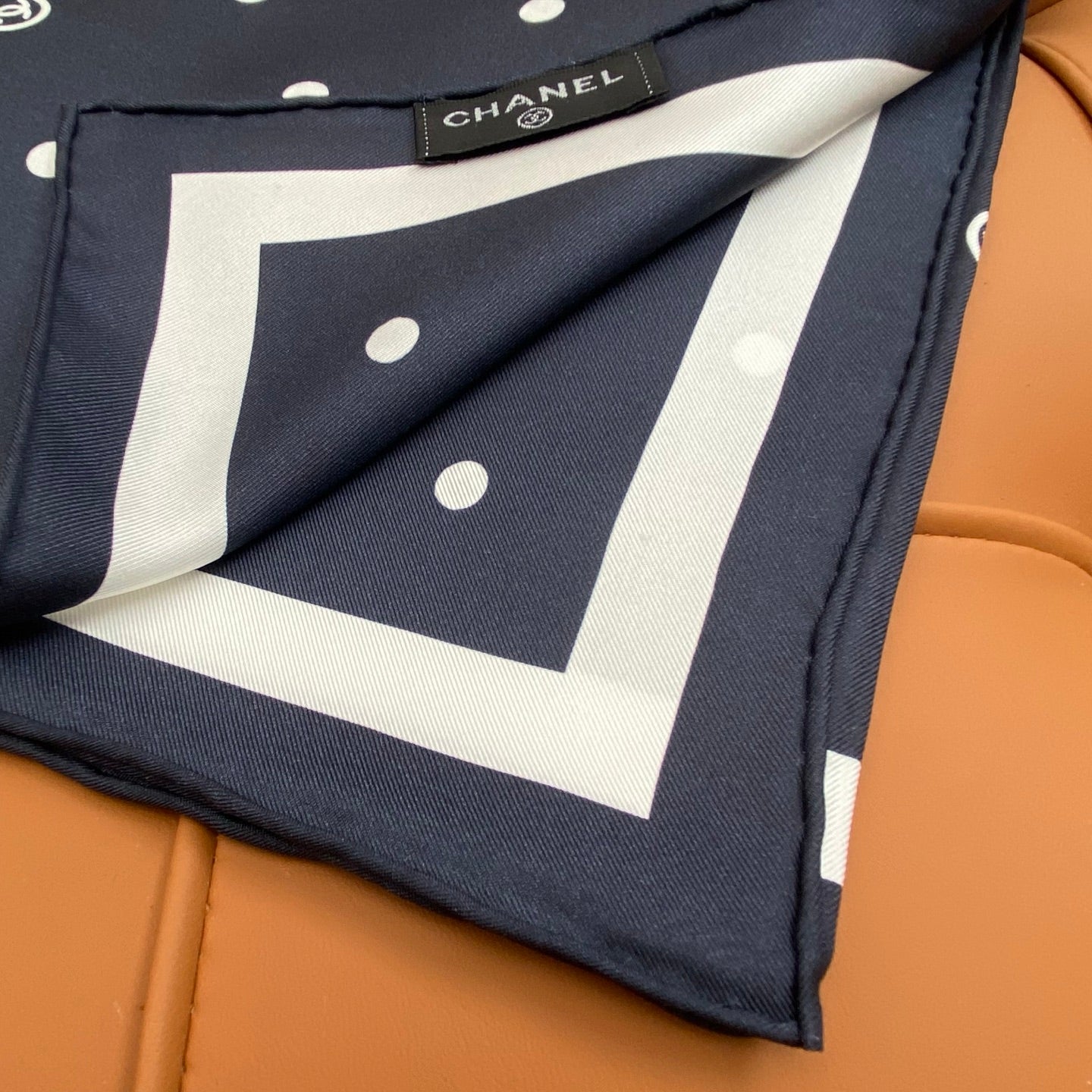 CHANEL 25S SCARF 90 IN SILK 704603