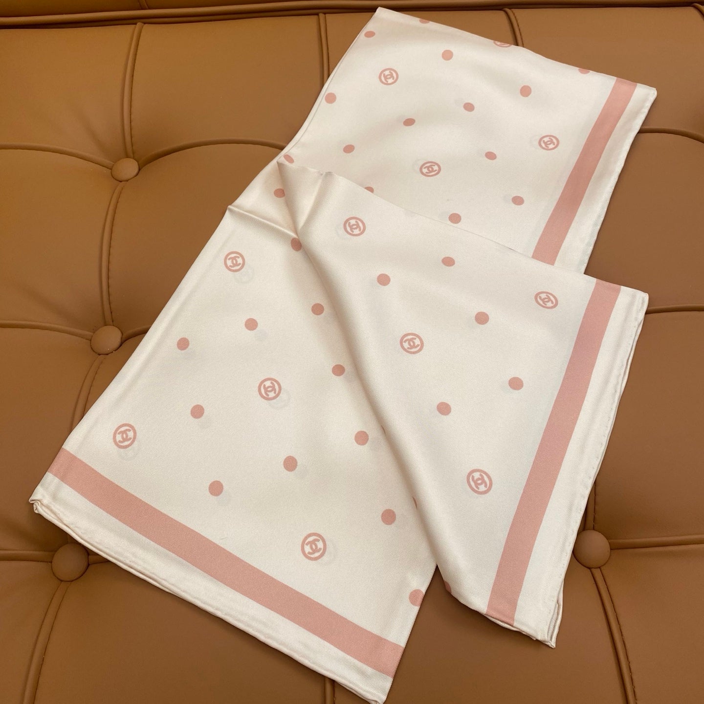 CHANEL 25S SCARF 90 IN SILK 704605