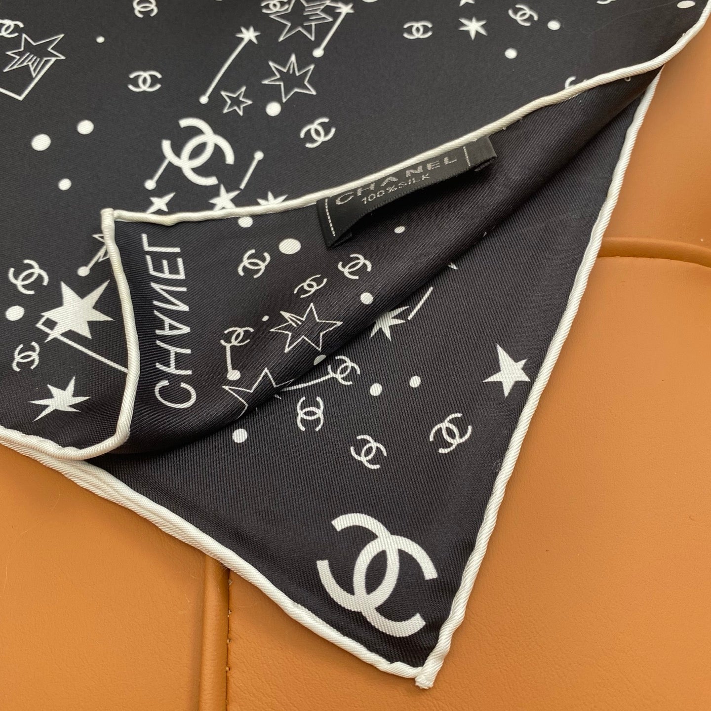 CHANEL 25S SCARF 90 IN SILK 704600