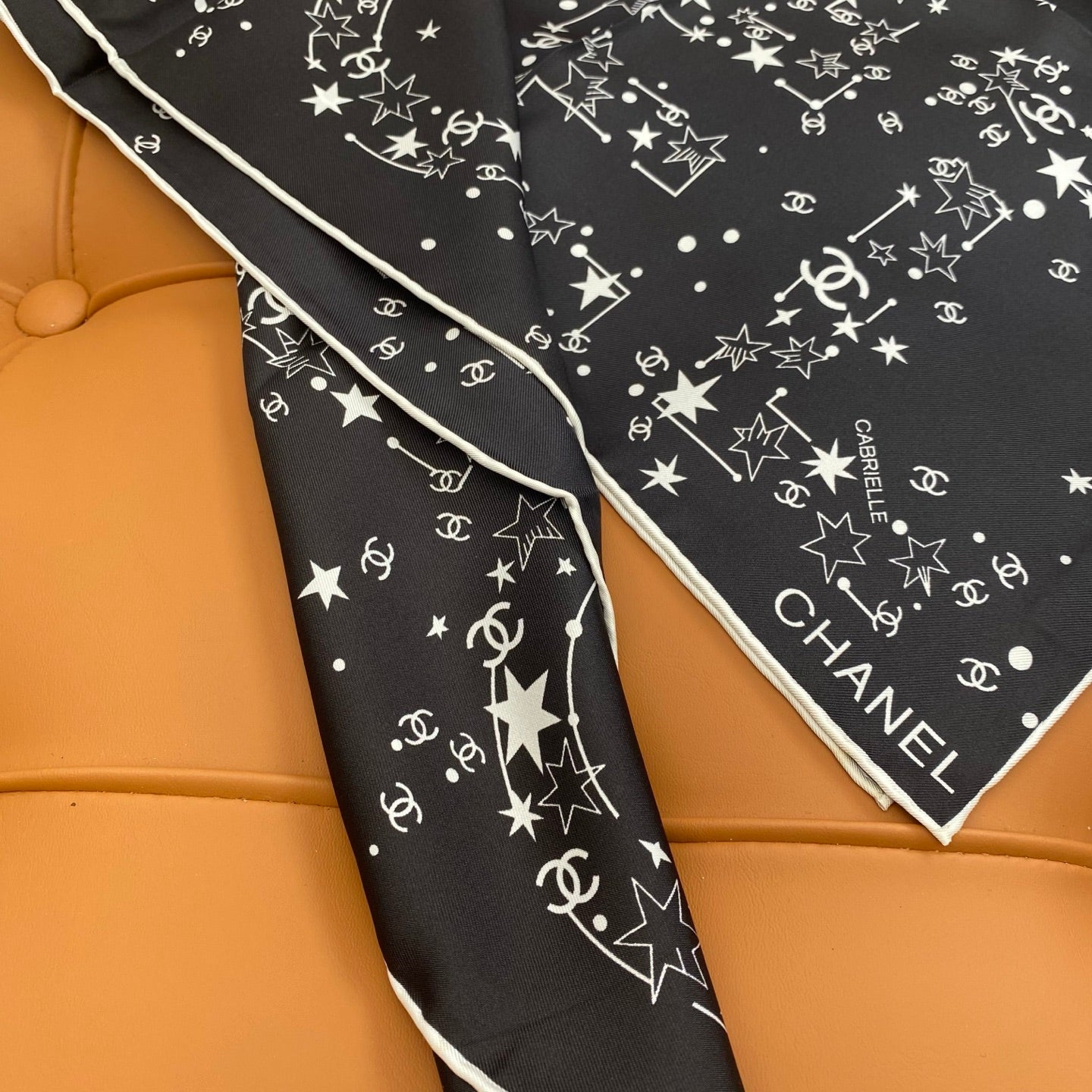 CHANEL 25S SCARF 90 IN SILK 704600