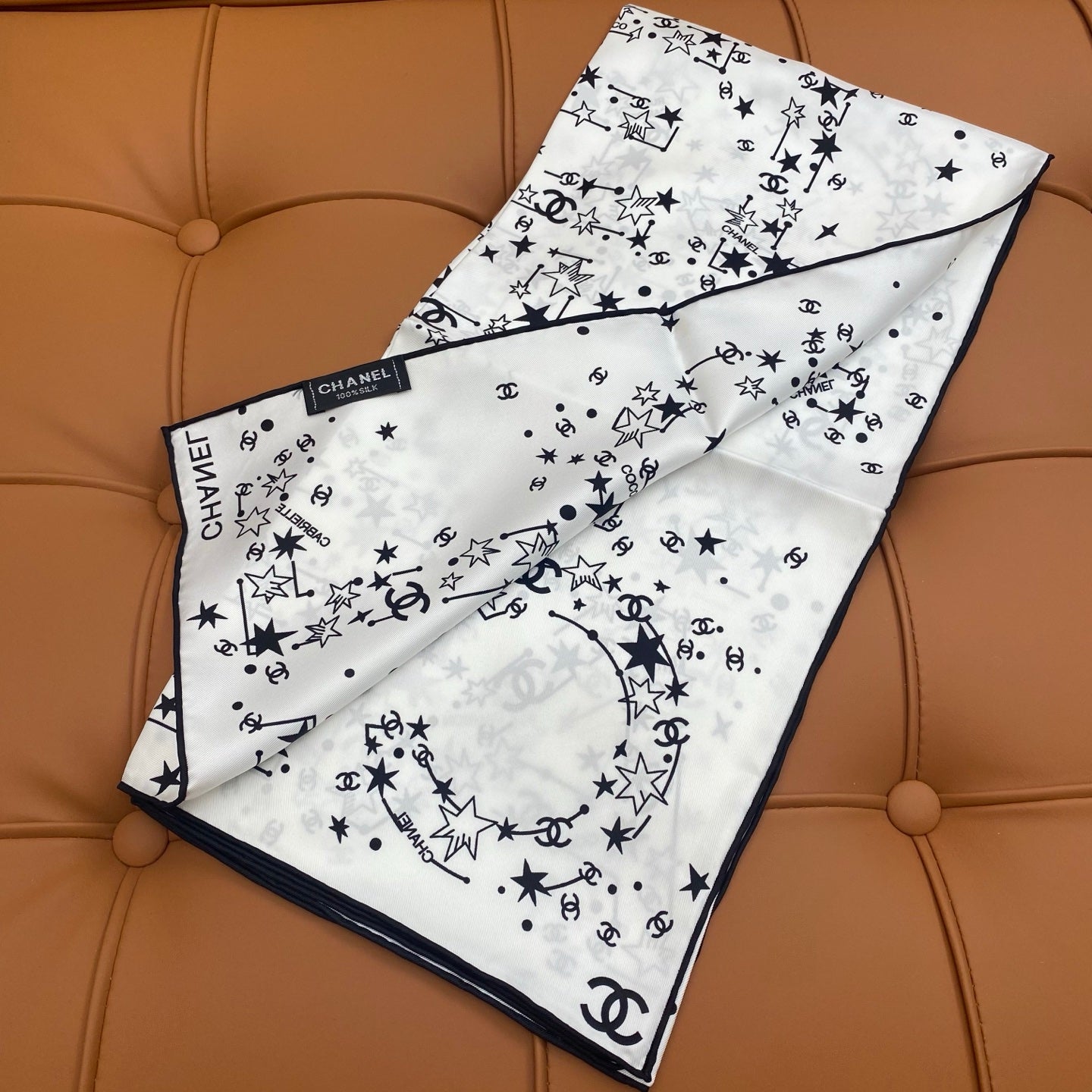 CHANEL 25S SCARF 90 IN SILK 704602