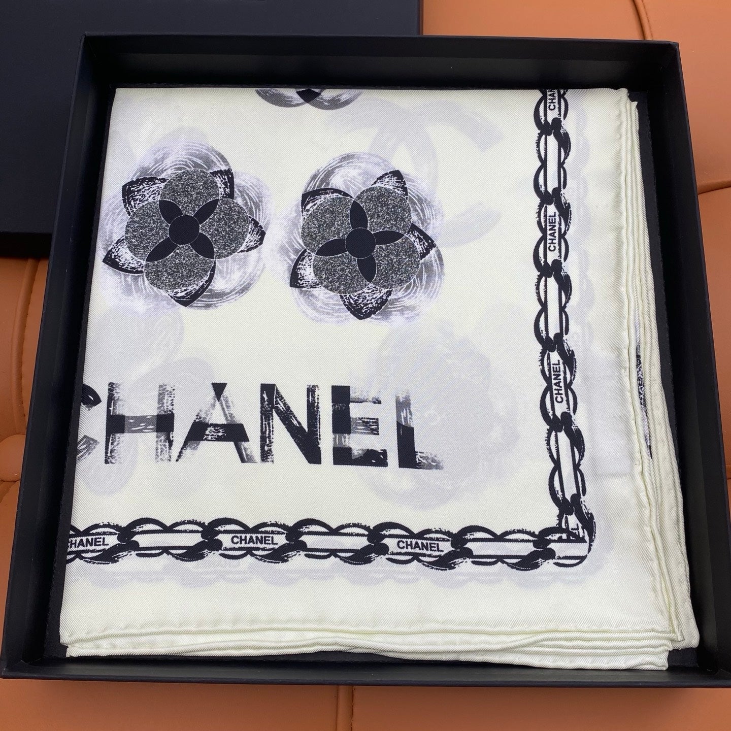 CHANEL 25S SCARF 90 IN SILK 703654