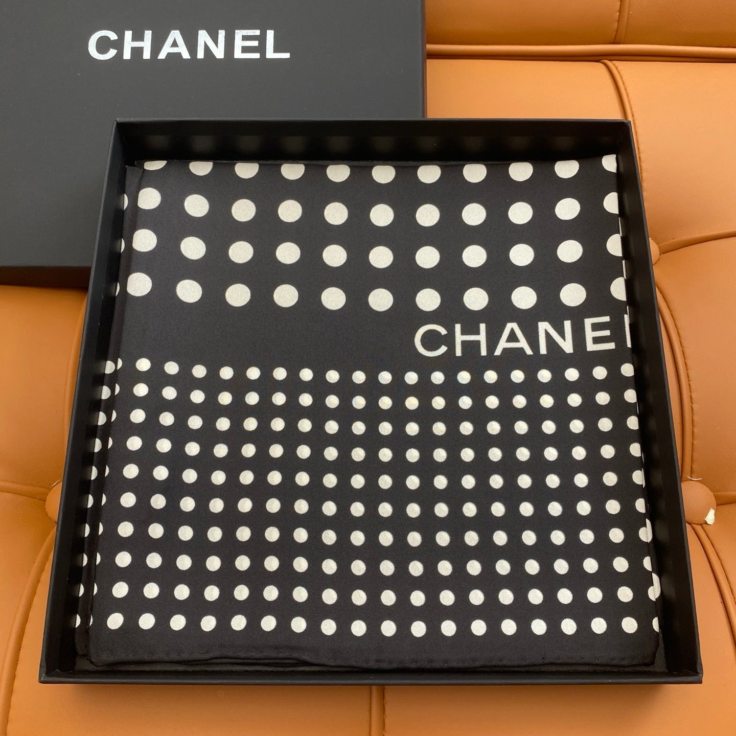 CHANEL 25S SCARF 90 IN SILK 703690
