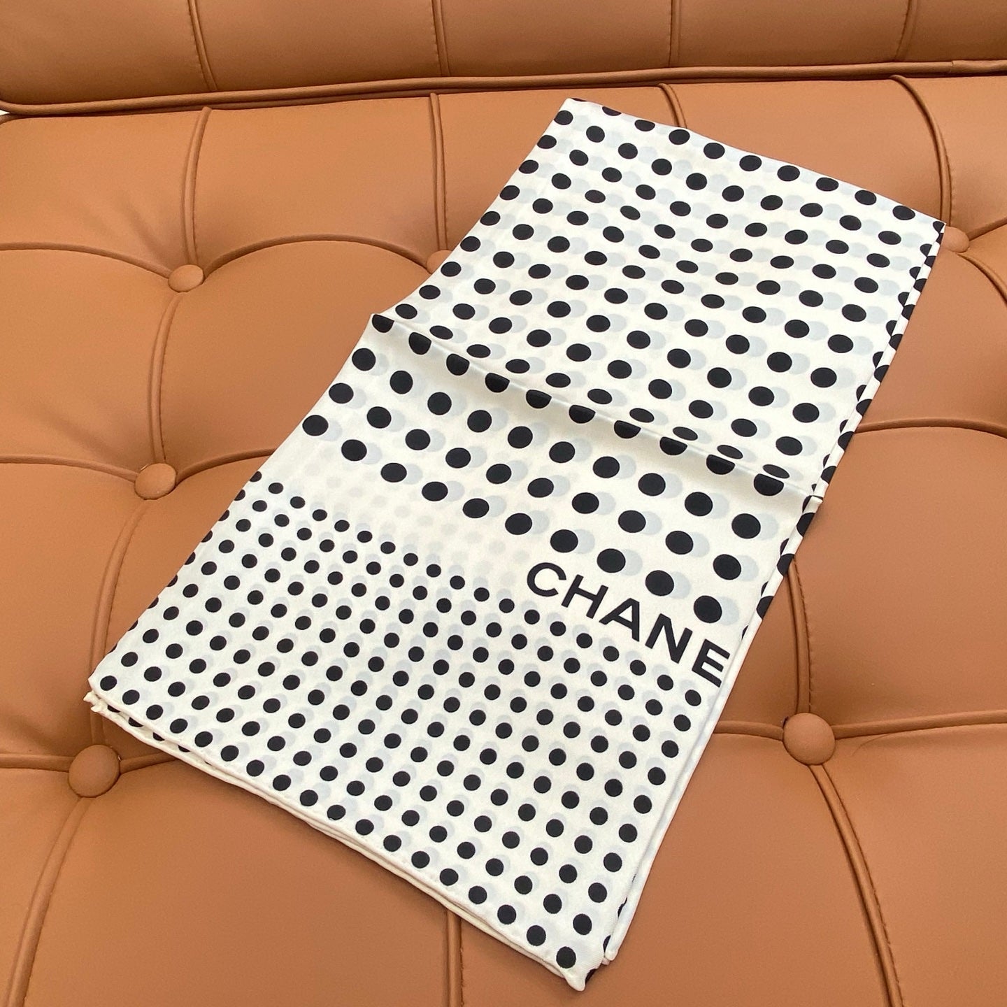 CHANEL 25S SCARF 90 IN SILK 703691