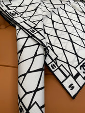 CHANEL 25S SCARF 90 IN SILK 703694