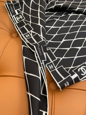 CHANEL 25S SCARF 90 IN SILK 703695