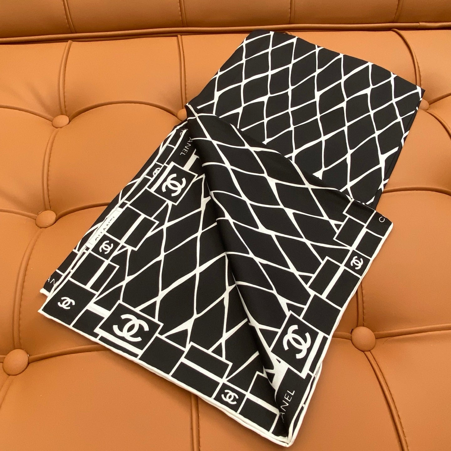 CHANEL 25S SCARF 90 IN SILK 703695