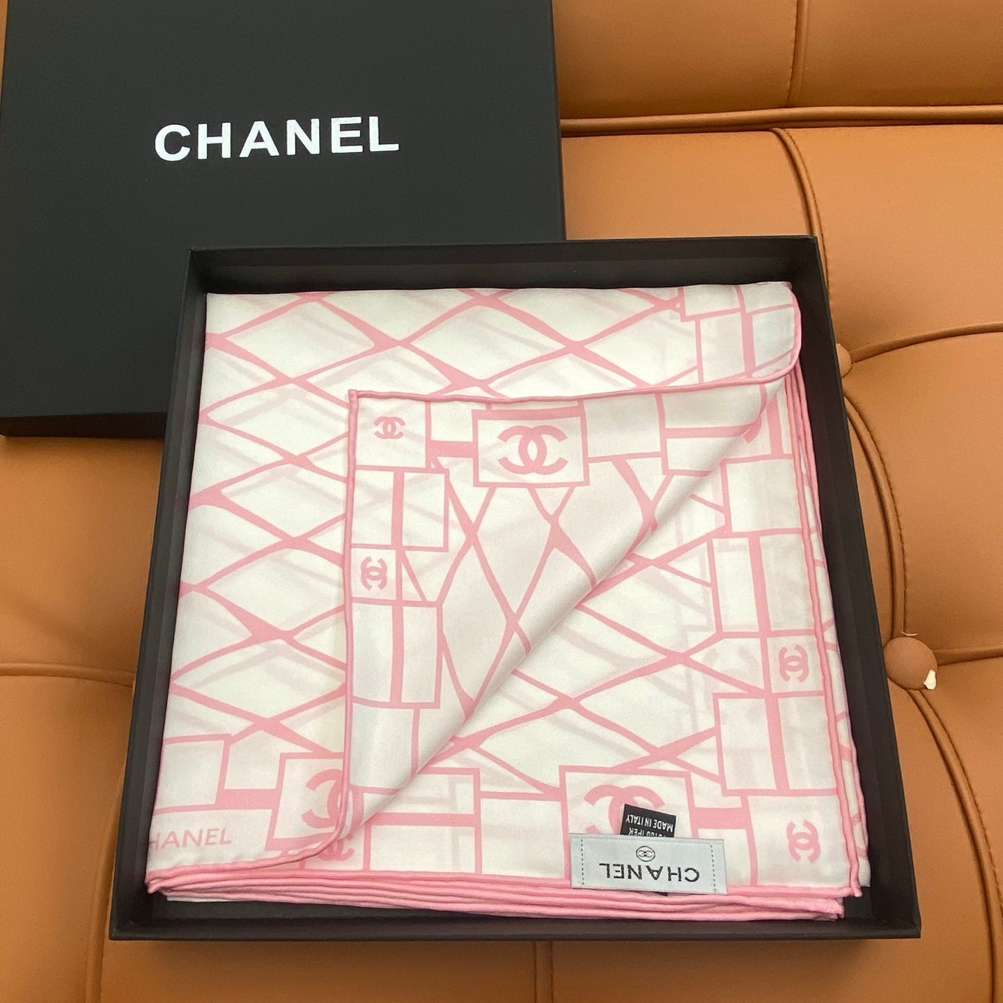 CHANEL 25S SCARF 90 IN SILK 703692