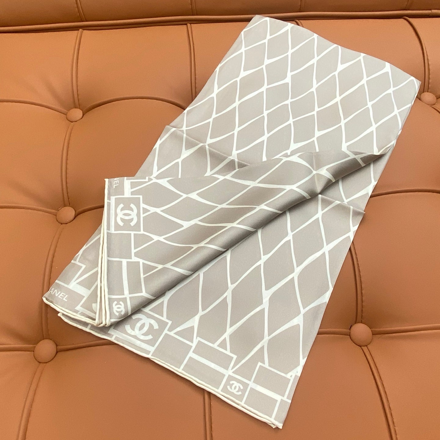 CHANEL 25S SCARF 90 IN SILK 703693