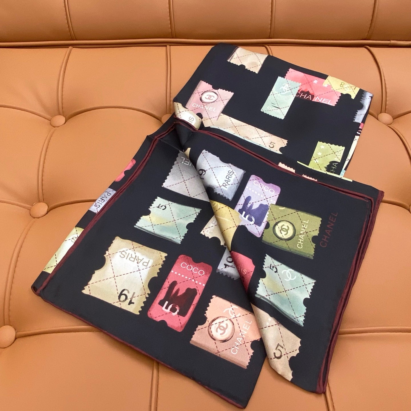 CHANEL 25S SCARF 90 IN SILK 703703