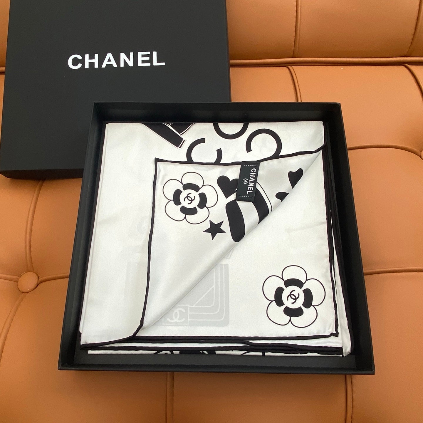 CHANEL 25S SCARF 90 IN SILK 703697