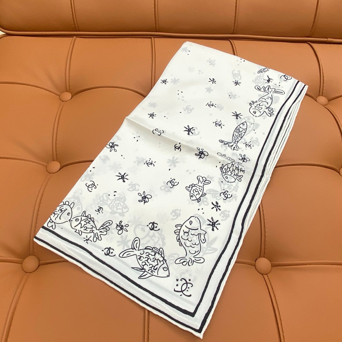 CHANEL 25S SCARF 90 IN SILK 703705