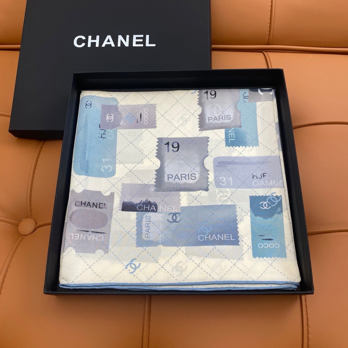 CHANEL 25S SCARF 90 IN SILK 703698