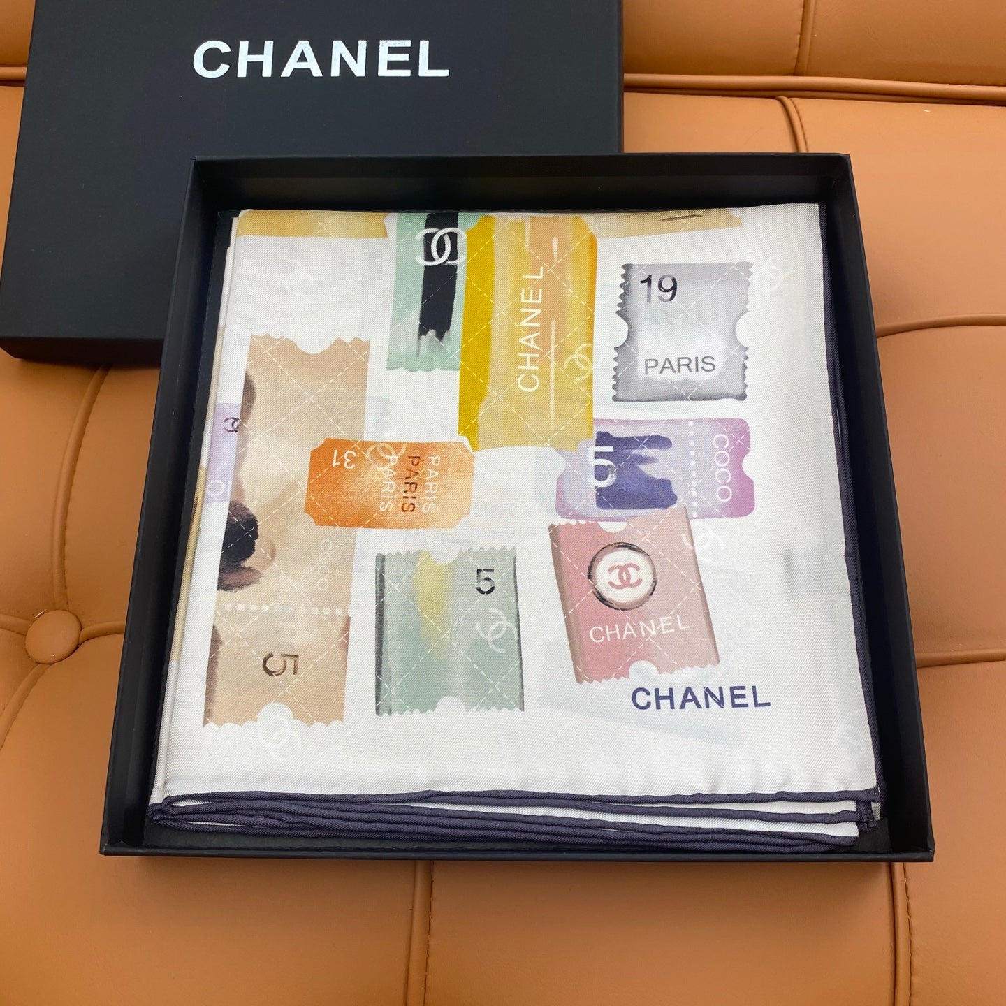 CHANEL 25S SCARF 90 IN SILK 703700