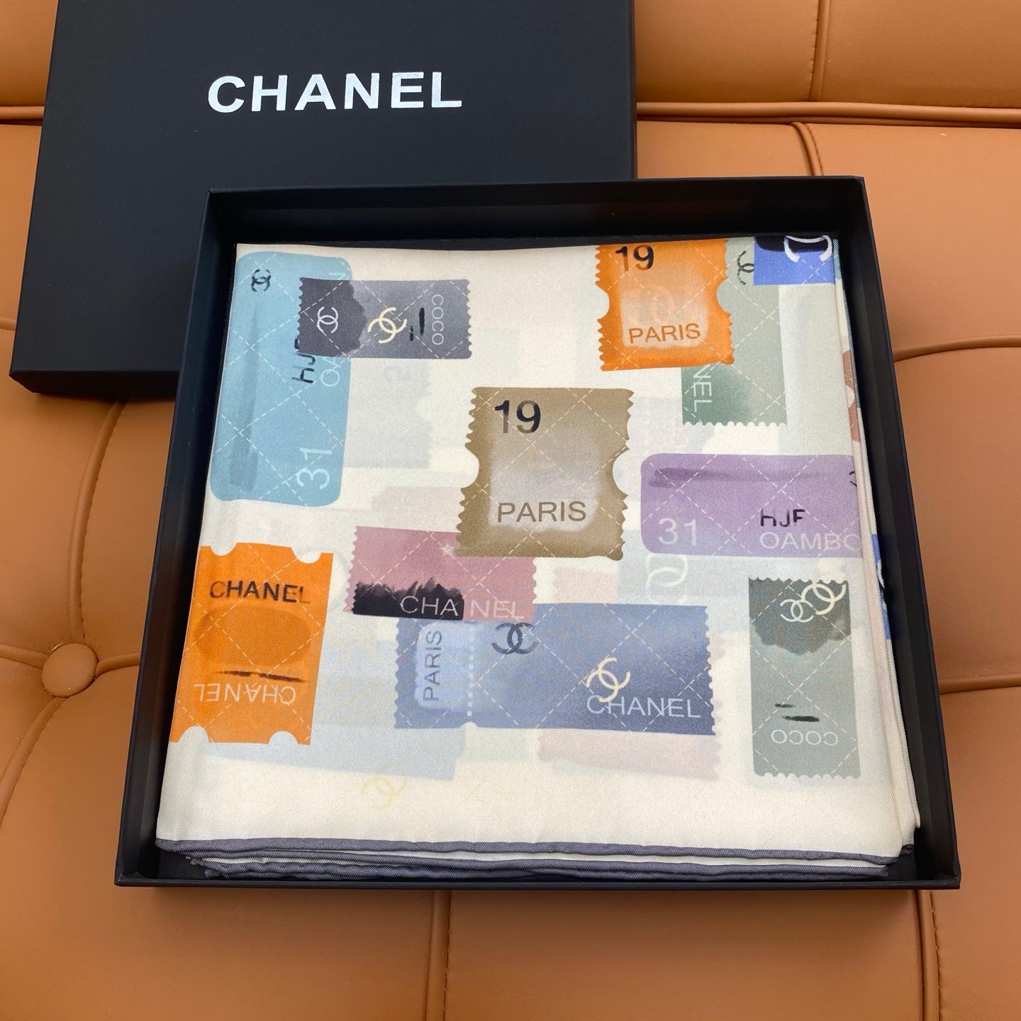 CHANEL 25S SCARF 90 IN SILK 703701