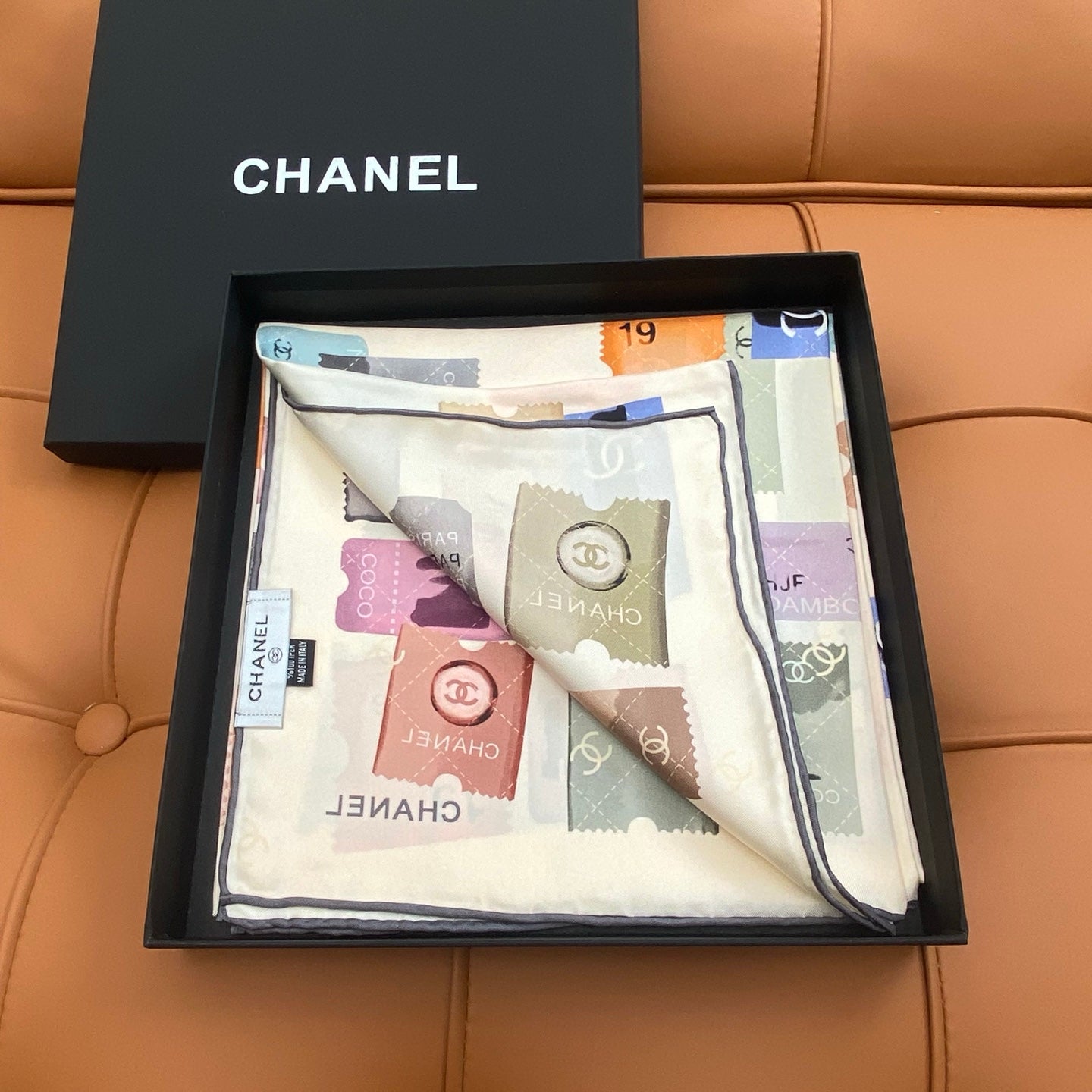 CHANEL 25S SCARF 90 IN SILK 703701