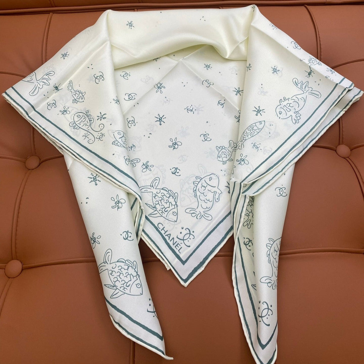 CHANEL 25S SCARF 90 IN SILK 703706