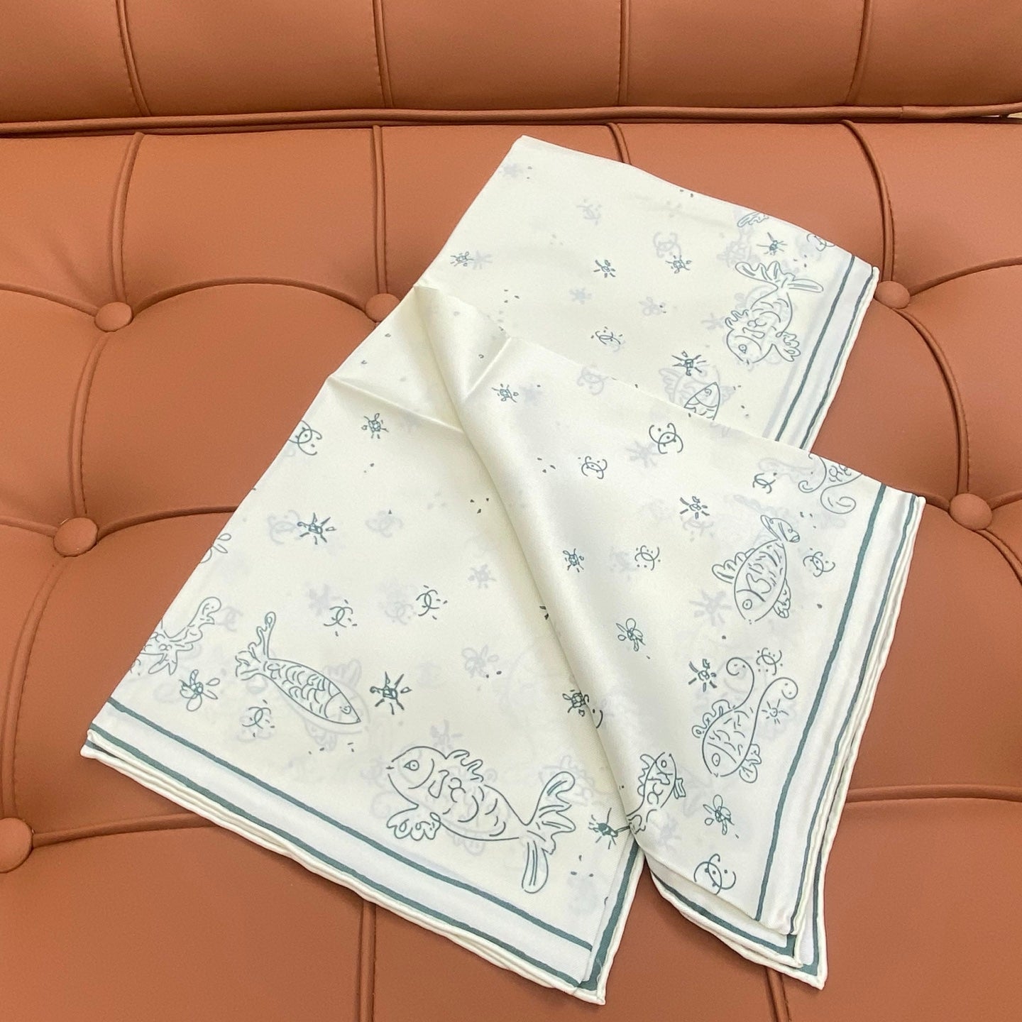 CHANEL 25S SCARF 90 IN SILK 703706