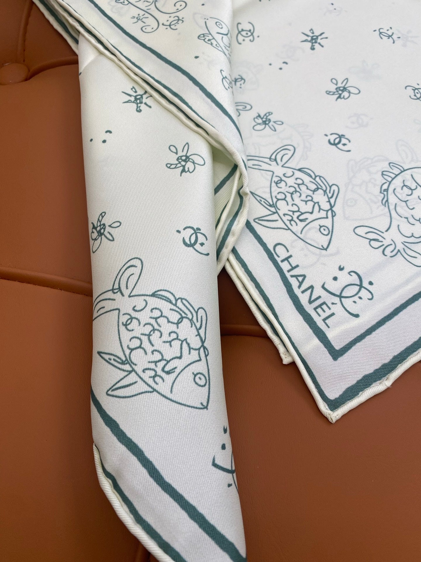 CHANEL 25S SCARF 90 IN SILK 703706