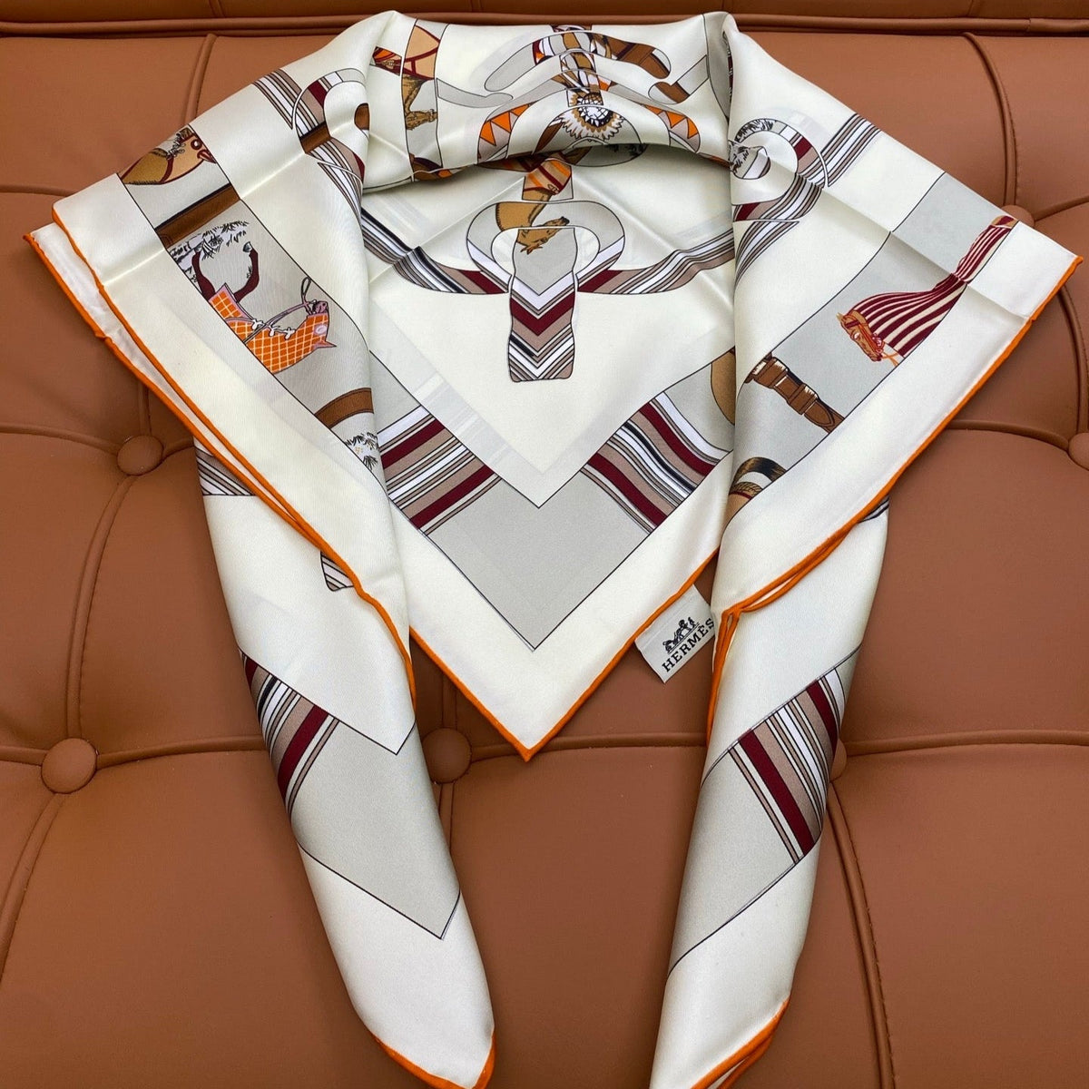 HERMES 25S SCARF 90 IN SILK 703708