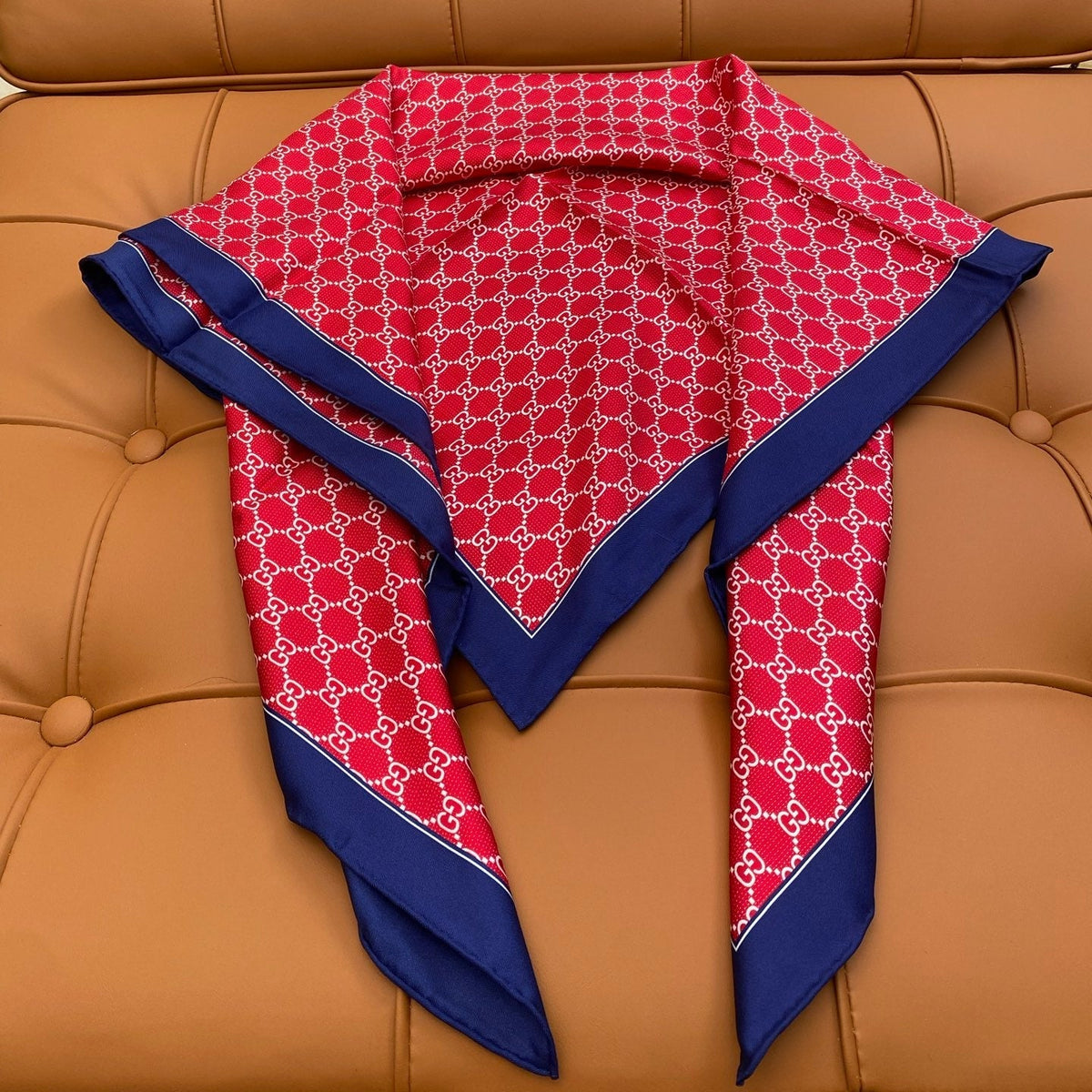 GUCCI 25S SCARF 90 IN SILK 709698