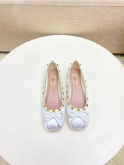 ROCKSTUD PATENT LEATHER BALLERINA IN WHITE SILK