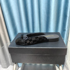 MULE IN BLACK SATIN AND LAMBSKIN