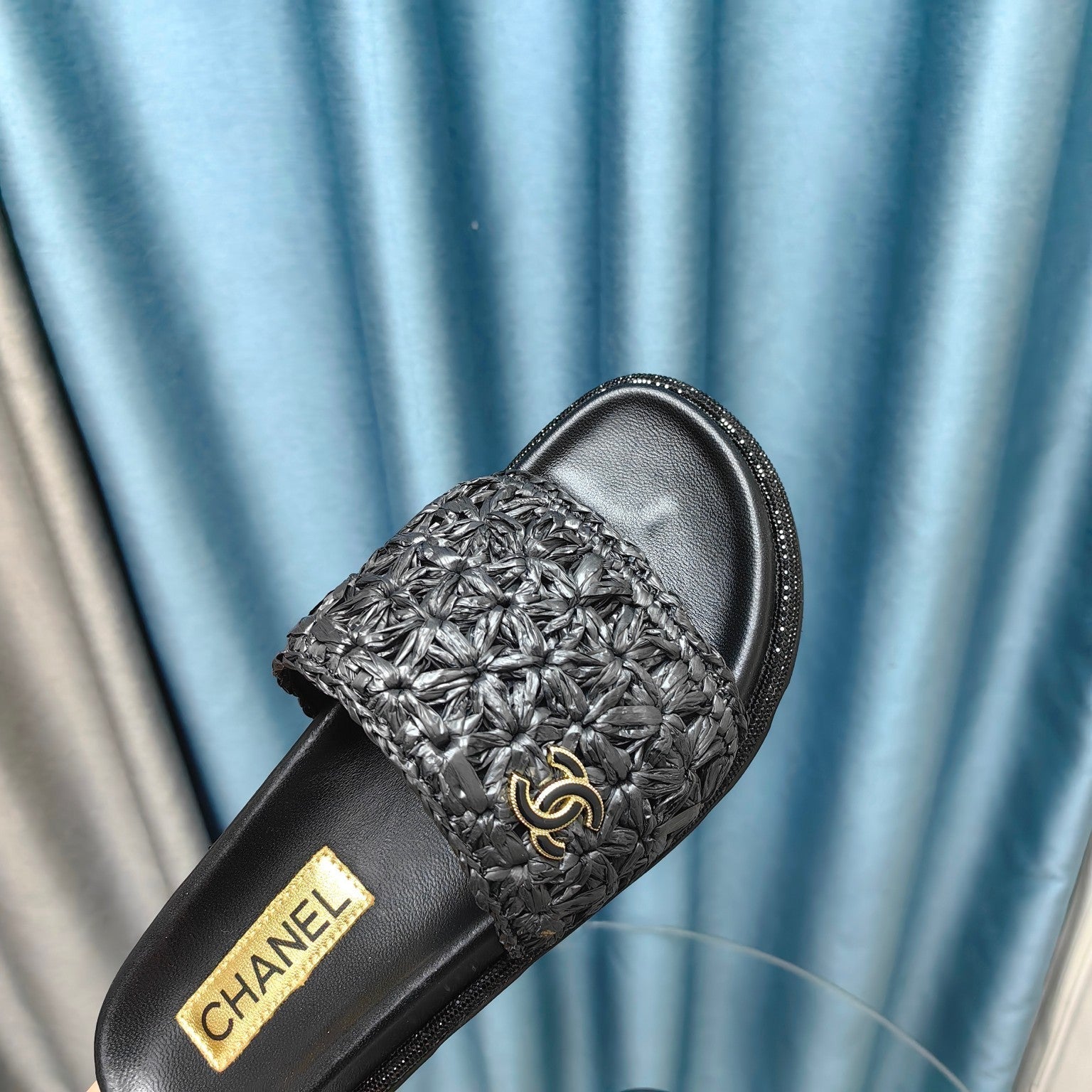 KNIT SLIPPERS IN BLACK WOVEN SATIN AND SHEEPSKIN