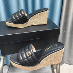 WEDGE BLACK SHEEPSKIN