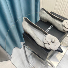 CC BALLET FLAT IN SPANISH GRAY SUEDE AND BLACK CALFSKIN WITH FLOWER