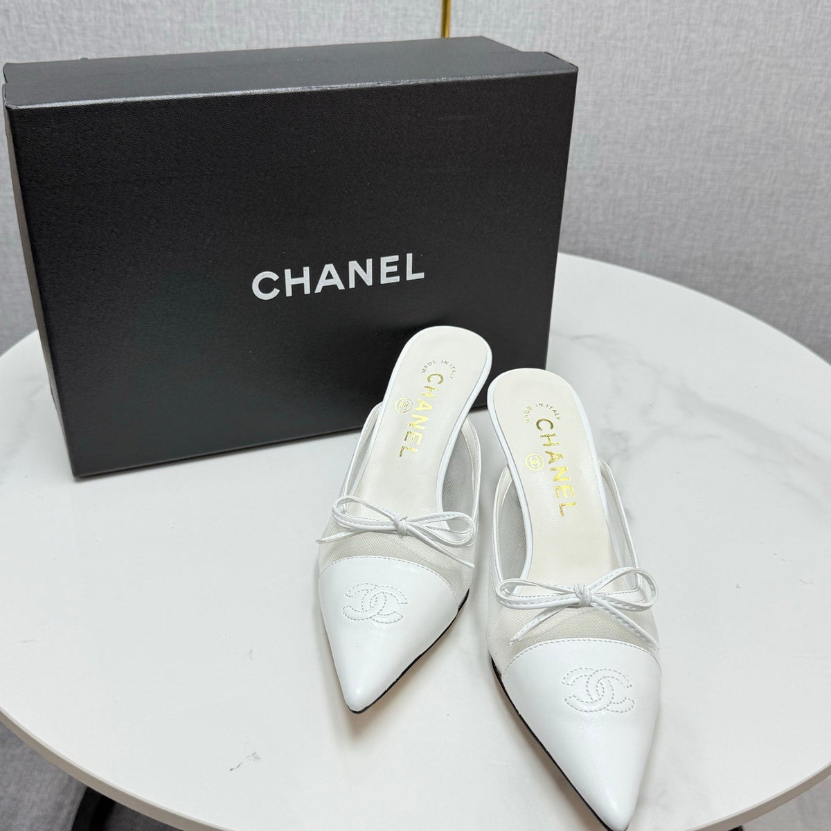 CC HEEL MULES 25S IN WHITE MESH FABRIC AND LAMBSKIN WITH BOW