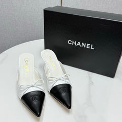 CC HEEL MULES 25S IN BLACK AND WHITE LAMBSKIN WITH BOW